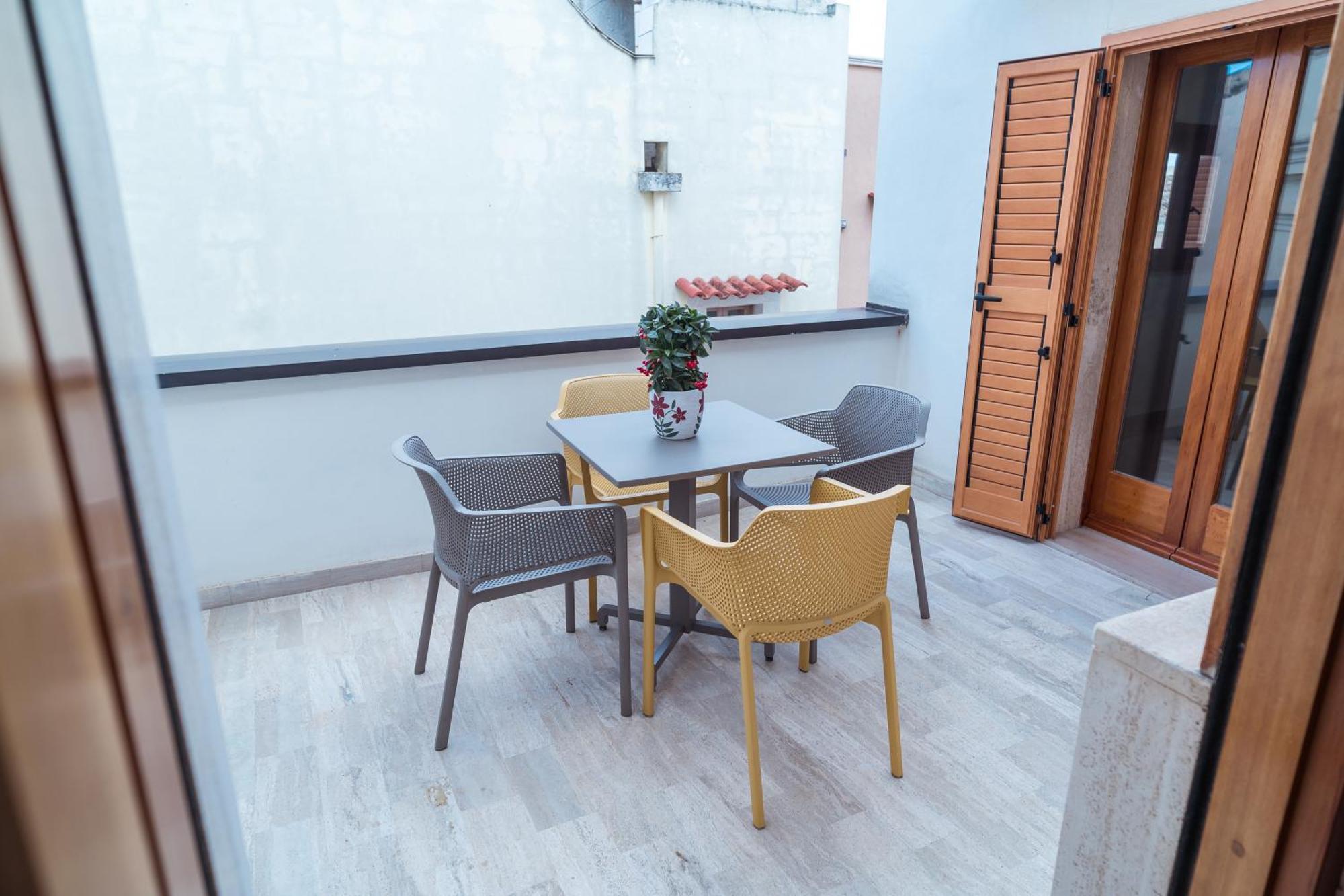 Palazzo Iato Apartment รูติเญียโน ภายนอก รูปภาพ