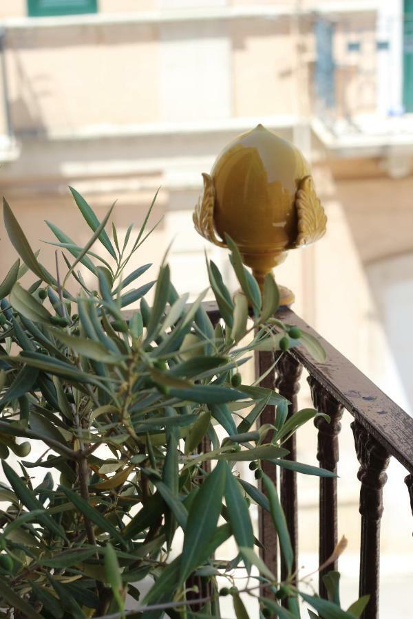 Palazzo Iato Apartment รูติเญียโน ภายนอก รูปภาพ